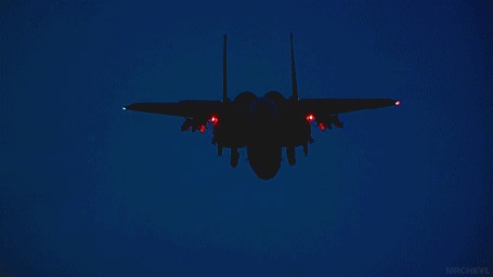 Анимация Военный самолет в ночном небе
