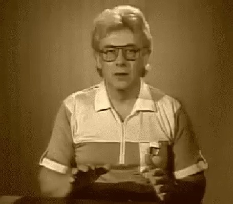 Анимация Алан Чумак, советский и российский телевизионный деятель, называющий себя целителем и экстрасенсом, заряжает воду