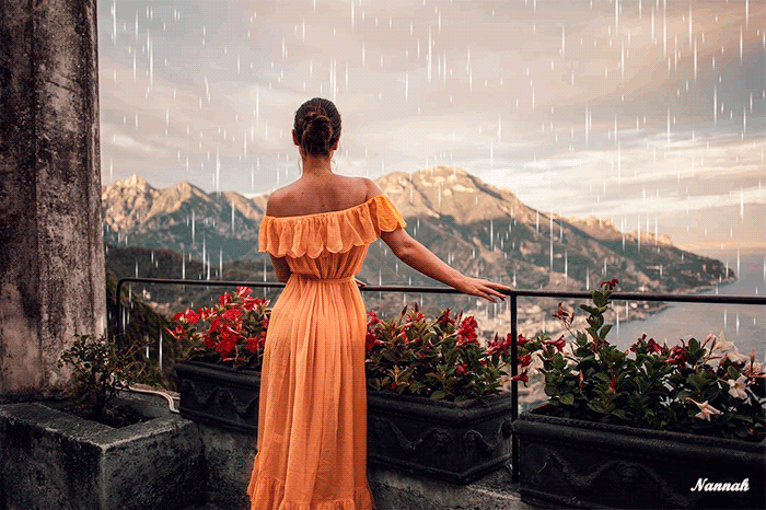 Анимация Девушка стоит на террасе и смотрит на горы под дождем, гифка Девушка стоит на террасе и смотрит на горы под дождем