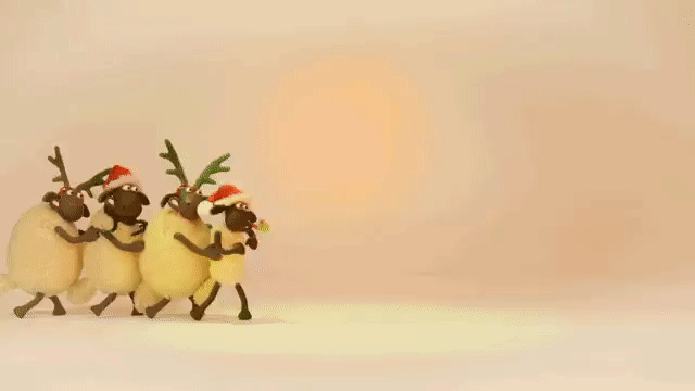 Анимация Четыре овечки наряжены в новогодние костюмы, взявшись друг за друга, ритмично танцуют. У первой во рту надувная дудка, гифка Четыре овечки наряжены в новогодние костюмы, взявшись друг за друга, ритмично танцуют. У первой во рту надувная дудка
