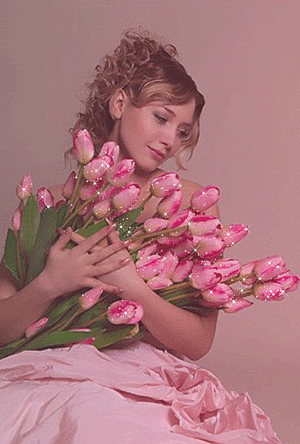 Анимация Девушка с букетом розовых тюльпанов в руках, гифка Девушка с букетом розовых тюльпанов в руках
