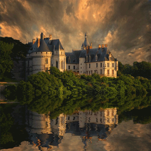 Анимация Замок Chaumont-sur-Loire / Шомон-сюр-Луар во Франции под облачным небом и его отражение в озере, гифка Замок Chaumont-sur-Loire / Шомон-сюр-Луар во Франции под облачным небом и его отражение в озере