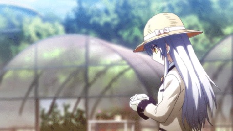 Анимация Канадэ Татибана / Kanade Tachibana из аниме Ангельские ритмы! / Angel Beats! выпускает из рук бабочку