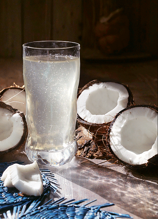 Анимация В стакане кокосовый напиток, гифка В стакане кокосовый напиток