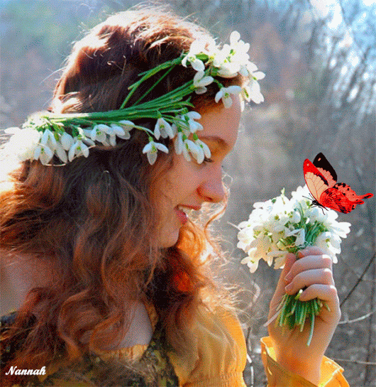 Анимация Девушка в венке смотрит на бабочку на цветах, by Nannah, гифка Девушка в венке смотрит на бабочку на цветах, by Nannah