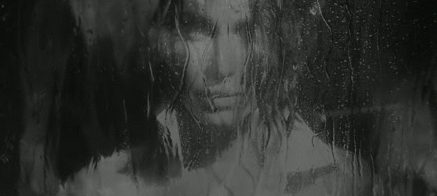 Анимация Девушка за стеклом в каплях дождя, гифка