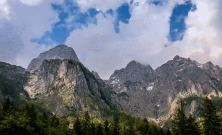 Анимация Облака над горами, Словения, гифка Облака над горами, Словения