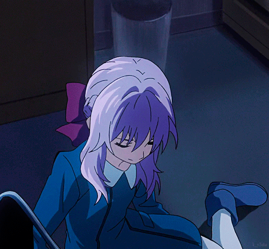 Анимация Смущенная Шиноа Хираги / Shinoa Hiiragi из аниме Последний Серафим / Owari no Seraph сидя на полу протягивает вверх руку и что-то говорит, гифка Смущенная Шиноа Хираги / Shinoa Hiiragi из аниме Последний Серафим / Owari no Seraph сидя на полу протягивает вверх руку и что-то говорит