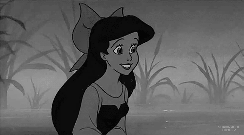 Анимация Ариэль / Ariel из мультфильма Русалочка / The Little Mermaid морщится, гифка Ариэль / Ariel из мультфильма Русалочка / The Little Mermaid морщится