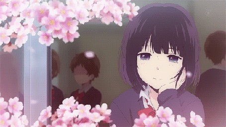 Анимация Ханаби Ясураока / Hanabi Yasuraoka из аниме Тайные желания отвергнутых / Kuzu no Honkai смотрит в окно на падающие лепестки сакуры