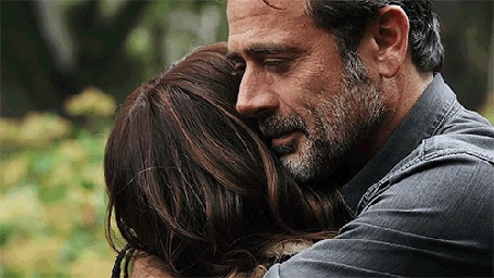 Анимация Джеффри Дин Морган / Jeffrey Dean Morgan обнимает и целует девушку