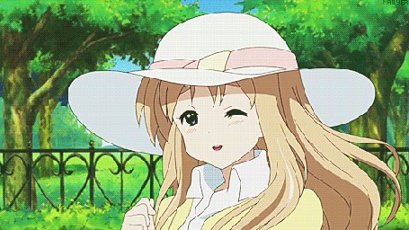 Анимация Цумуги Котобуки / Tsumugi Kotobuki из аниме Кэйон! / K-On! поправляет сдуваемую ветром шляпку