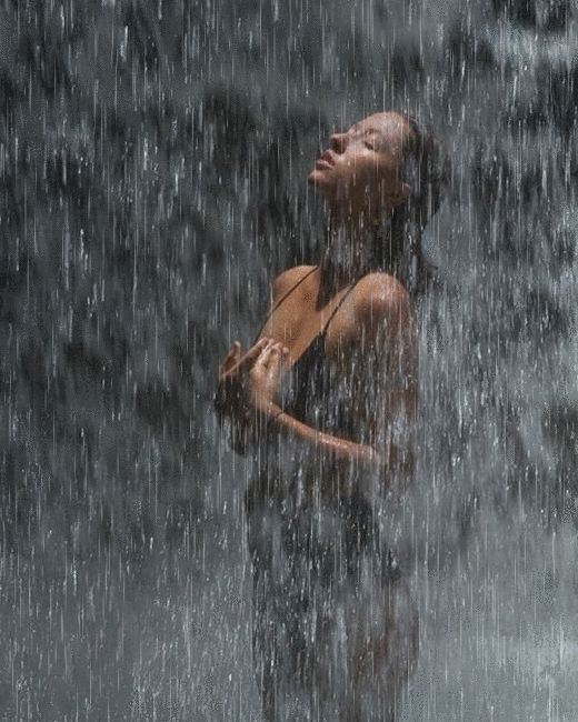 Resultado de imagen de девушка танцует под дождем гифка