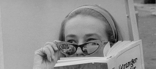 Анимация Актриса Jeanne Moreau / Жанна Моро прячет глаза за солнцезащитными очками, гифка Актриса Jeanne Moreau / Жанна Моро прячет глаза за солнцезащитными очками