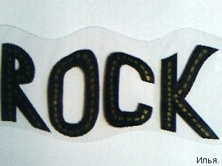 Анимация Надпись ROCK на ткани на белом фоне, гифка Надпись ROCK на ткани на белом фоне
