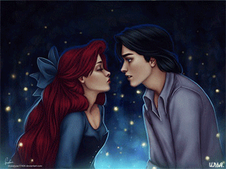 Анимация Принц Эрик и Ариэль из мультфильма Русалочка / The Little Mermaid тянутся друг к другу для поцелуя на фоне летающих светлячков, гифка Принц Эрик и Ариэль из мультфильма Русалочка / The Little Mermaid тянутся друг к другу для поцелуя на фоне летающих светлячков