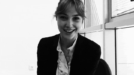 Анимация Израильская актриса и модель Gal Gadot / Галь Гадот шлет воздушный поцелуй
