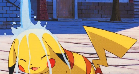Анимация Пикачу / Pikachu из аниме Покемон / Pokemon подставил голову под струю воды