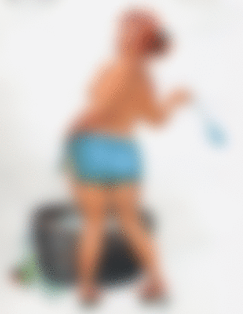 Анимация Толстушка Хильда стоит перед кадкой с водой и гоняет мух, художник Дуэйн Брайерс / Duane Bryers, гифка Толстушка Хильда стоит перед кадкой с водой и гоняет мух, художник Дуэйн Брайерс / Duane Bryers