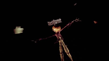 Анимация Чучело со светящейся надписью (Halloween town / Город Хеллоуина) летает в воздухе