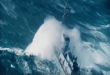 Анимация Корабль на море в шторм
