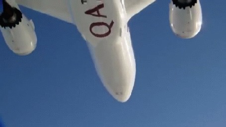 Анимация Самолеты в небе над облаками