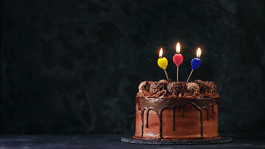анимация торт со свечами день рождения праздник - Вкусняшки