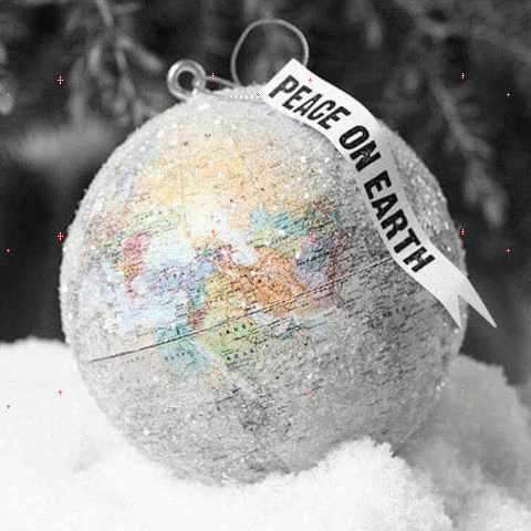 Анимация Новогодний шар-глобус на снегу и надпись на нем peace in earth / Мир на Земле, гифка Новогодний шар-глобус на снегу и надпись на нем peace in earth / Мир на Земле