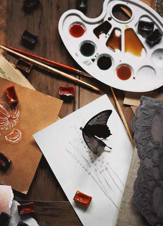 Анимация Черная бабочка машет крыльями, сидя на листе с нарисованными цветами, на столе с красками и кисточками, by Daria Khoroshavina, гифка