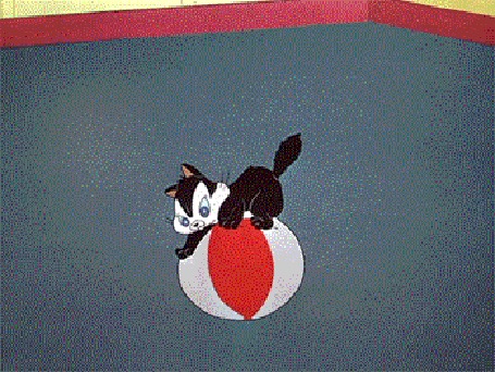 Анимация Котенок играет с мячом