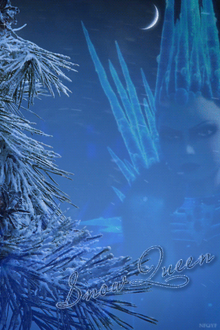 Анимация Снежная королева / Snow Queen возле елки ночью. На небе месяц, гифка Снежная королева / Snow Queen возле елки ночью. На небе месяц