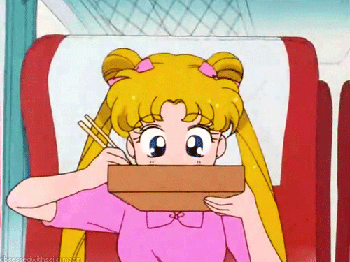 Анимация Usagi Tsukino / Усаги Цукино из аниме Sailor Moon / Сейлор Мун ест, гифка Usagi Tsukino / Усаги Цукино из аниме Sailor Moon / Сейлор Мун ест