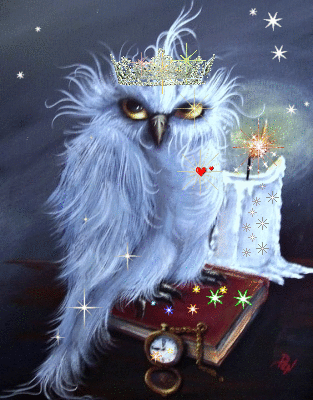 Анимация Белая сова сидит на книге рядом со свечей и часами, гифка Белая сова сидит на книге рядом со свечей и часами