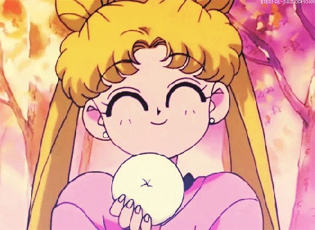 Анимация Usagi Tsukino / Усаги Цукино из аниме Sailor Moon / Сейлор Мун ест