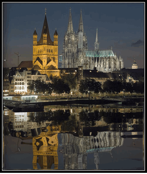Анимация Прага, Чехия вечером с подсветкой отражается в воде / Prague, гифка Прага, Чехия вечером с подсветкой отражается в воде / Prague