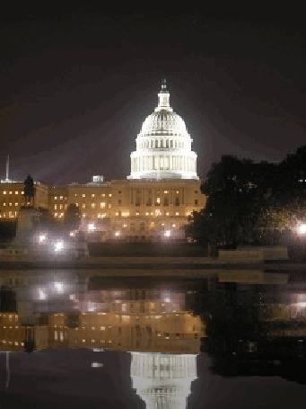 Анимация Вашингтон / Washington, Капитолий ночью с подсветкой возле водоема
