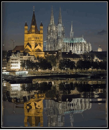 Анимация Прага, Чехия вечером с подсветкой отражается в воде / Prague
