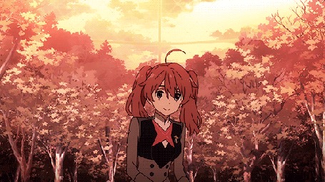 Анимация Мику / Miku из аниме Милый во Франкcе / Darling in the FranXX радостно машет рукой с фотоаппаратом