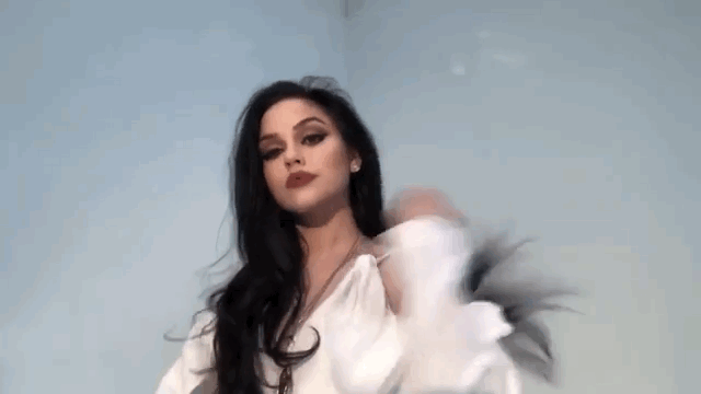 Анимация Модель Maggie Lindemann / Мэгги Линдеманн с длинными волосами, гифка Модель Maggie Lindemann / Мэгги Линдеманн с длинными волосами
