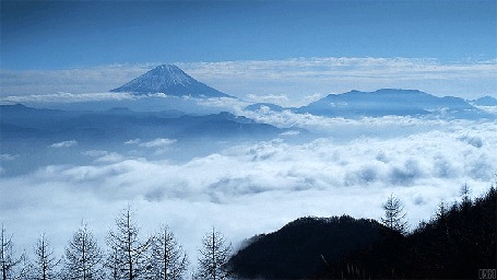 Анимация Облака, укутывающие горы