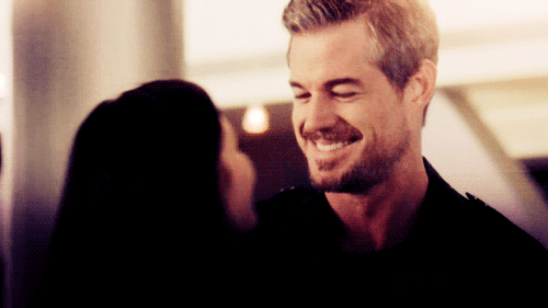 Анимация Кайлер Ли / Chyler Leigh в роли Лекси Грей целует Эрика Дэйна / Eric Dane в роли Марка Слоана (сцена из сериала Анатомия Грей / Анатомия Страсти / Greys Anatomy), гифка Кайлер Ли / Chyler Leigh в роли Лекси Грей целует Эрика Дэйна / Eric Dane в роли Марка Слоана (сцена из сериала Анатомия Грей / Анатомия Страсти / Greys Anatomy)