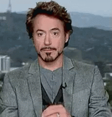 Анимация Robert Downey Jr / Роберт Дауни младший поднимает пальцы вверх, гифка Robert Downey Jr / Роберт Дауни младший поднимает пальцы вверх