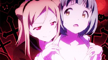 Анимация Хикари Таканаши / Hikari Takanashi кусает Юки Кусакабэ / Yuki Kusakabe за шею из аниме Деми-Тян Хочет Рассказать / Demi-chan wa Kataritai