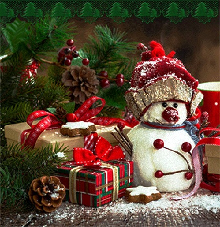 Анимация Снеговик в новогодней шапочке под елкой в окружение подарков