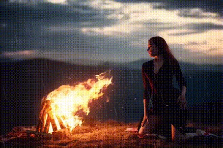 Анимация Девушка стоит на коленках у костра