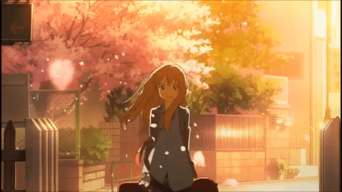 Анимация Каори Миязоно / Kaori Miyazono из аниме Твоя апрельская ложь / Shigatsu wa Kimi no Uso со скрипкой в футляре стоит под падающими лепестками, гифка Каори Миязоно / Kaori Miyazono из аниме Твоя апрельская ложь / Shigatsu wa Kimi no Uso со скрипкой в футляре стоит под падающими лепестками
