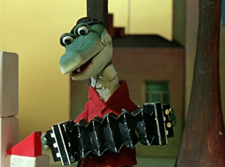 Гиф анимация Крокодил Гена играет на гармошке, мультфильм Чебурашка