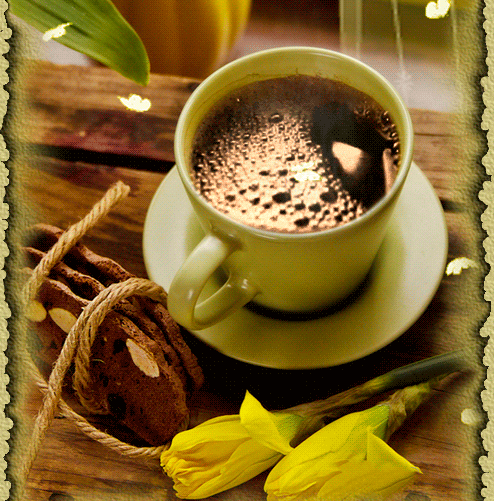 Анимация Чашка кофе на блюдце, печенье и желтые цветы лежат на столе на фоне летающих бабочек, гифка