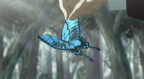 Гиф анимация Синяя бабочка в руке
