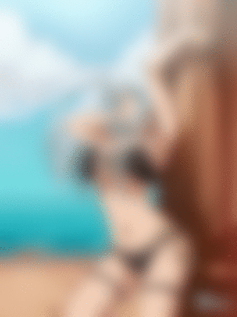 Анимация Белокурая девушка на пляже у деревянного забора, by rikeza, гифка Белокурая девушка на пляже у деревянного забора, by rikeza